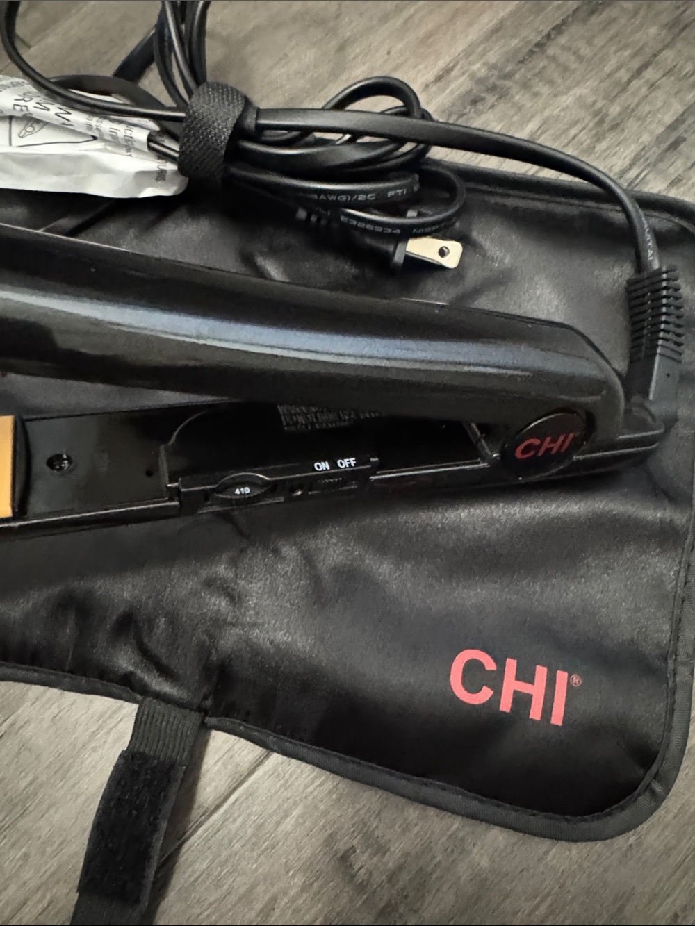 CHI Ceramic Hair Straightener - Black with Gold Plates - Picture 2 of 9